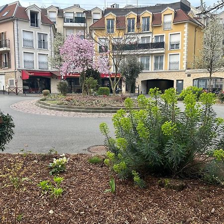 Studio Spacieux 4 Personnes Avec Terrasse Privee & Bureau - Gare A 4Min, Paris En 30Min Villiers-sur-Marne Dış mekan fotoğraf