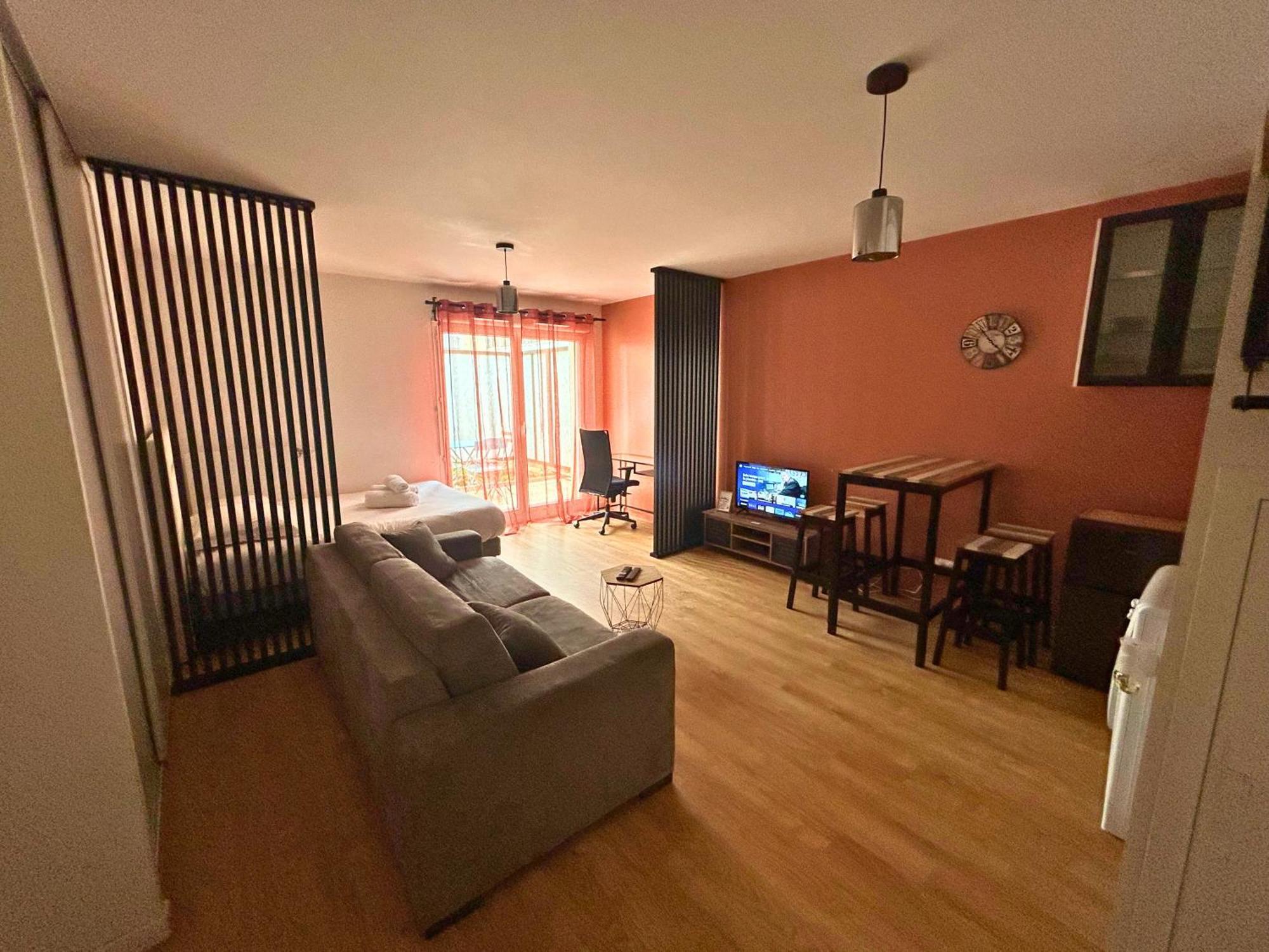 Studio Spacieux 4 Personnes Avec Terrasse Privee & Bureau - Gare A 4Min, Paris En 30Min Villiers-sur-Marne Dış mekan fotoğraf