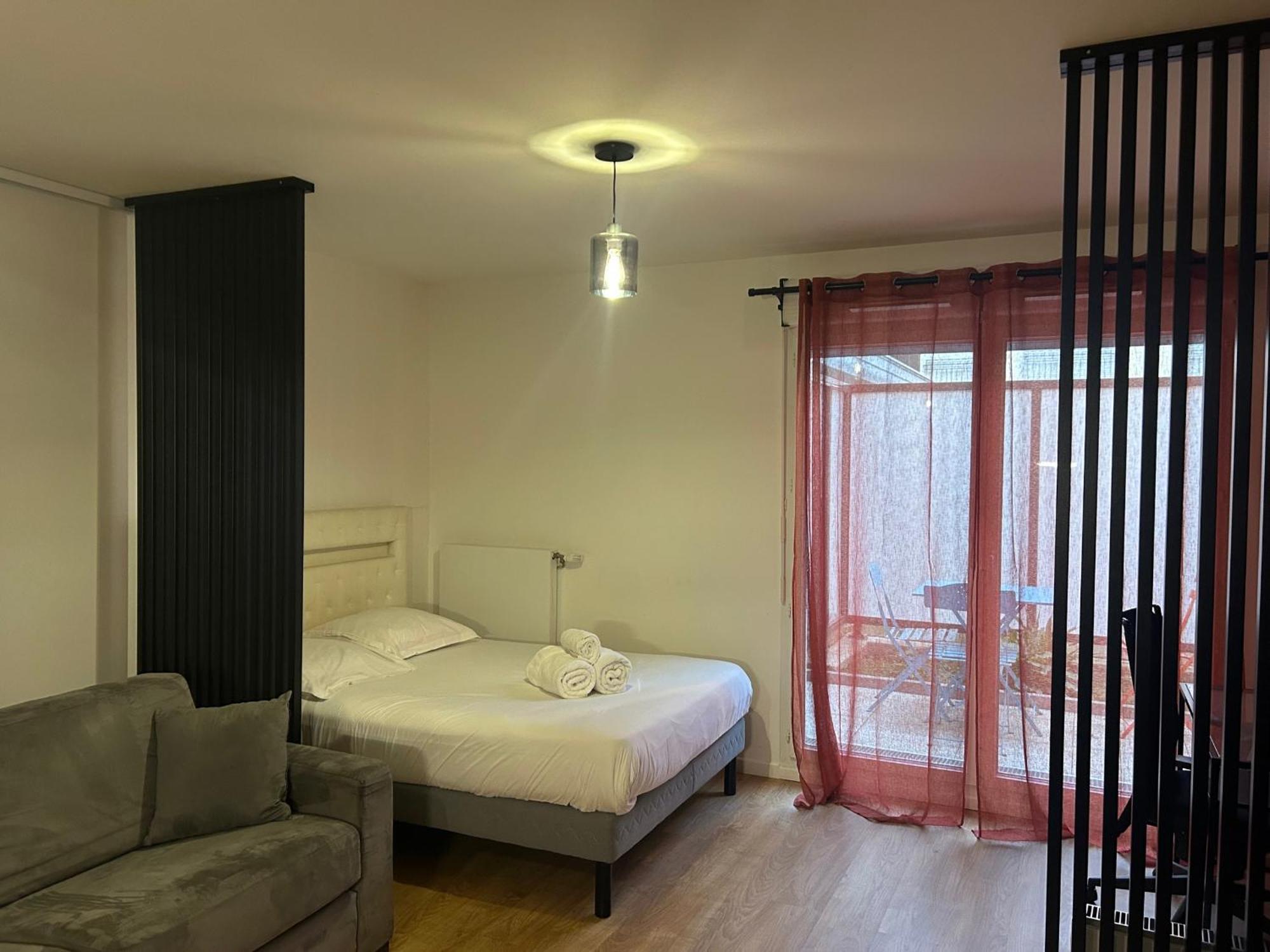 Studio Spacieux 4 Personnes Avec Terrasse Privee & Bureau - Gare A 4Min, Paris En 30Min Villiers-sur-Marne Dış mekan fotoğraf